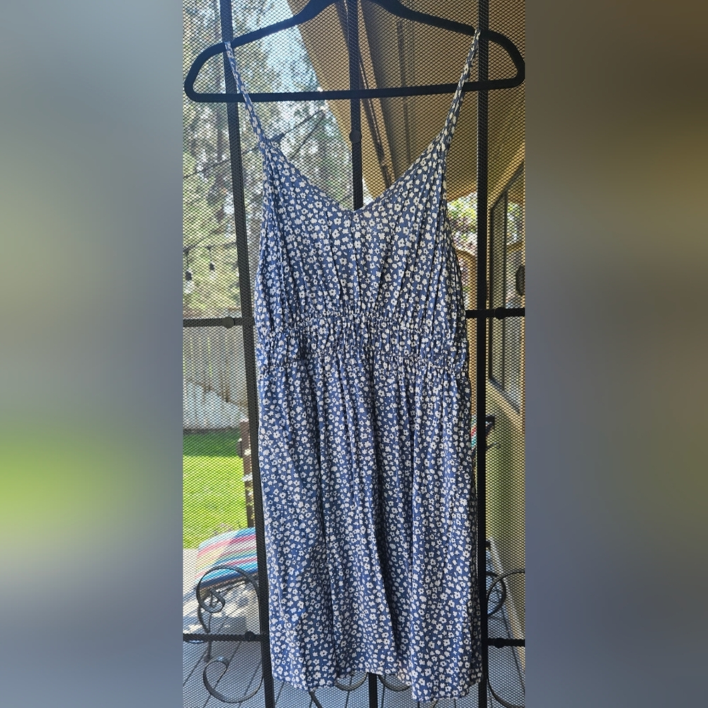 SHEIN Blue and White Patterned Fabric